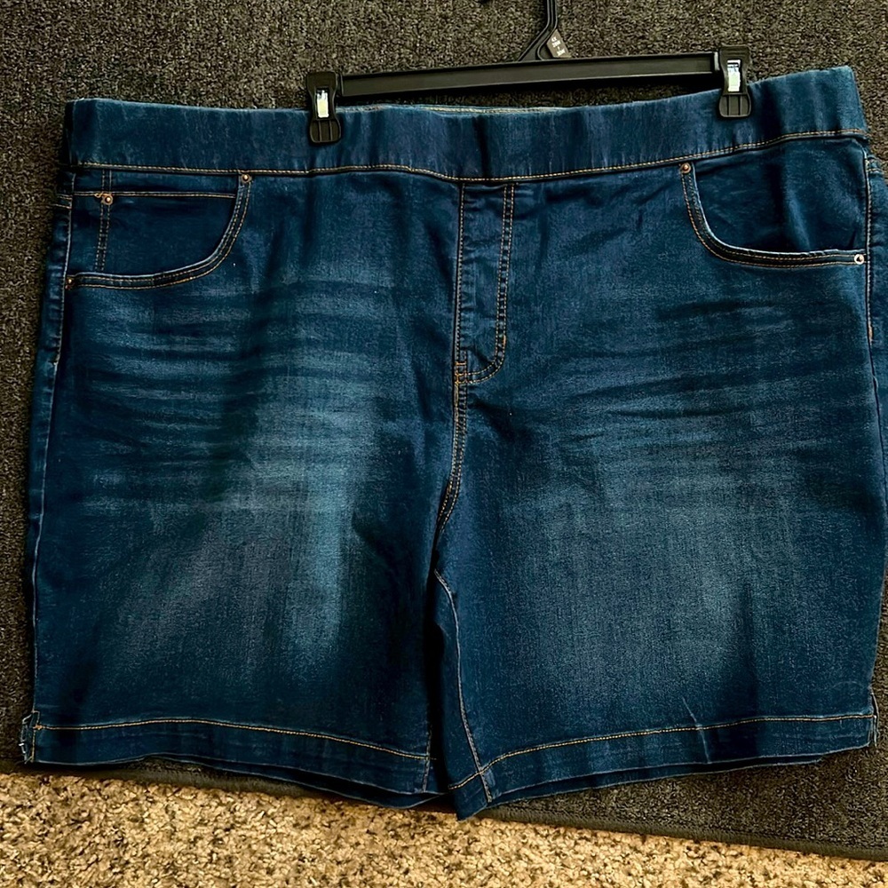 Women’s Bermuda Jean shorts 4x(28-30)
